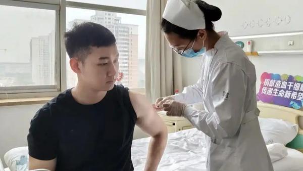 4月的北京春光明媚，万寿寺派出所的00后民警段宇敲开领导办公室门时，指尖还带着点