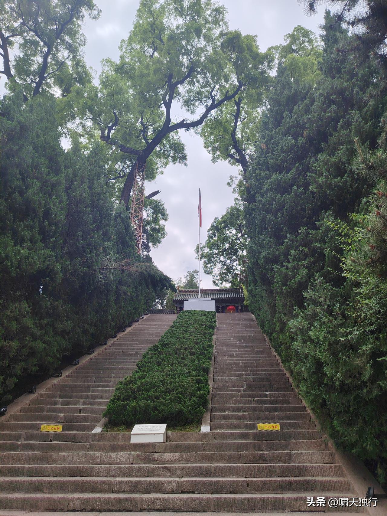 麦积山石窟可能是天水市唯一五星景点，我不是不想去，也不是不值得去，而是我感觉今天