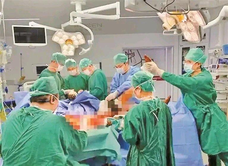 太可怕了！深圳33岁的吴先生，像往常一样用外接插线板给电动自行车充电，才30秒，