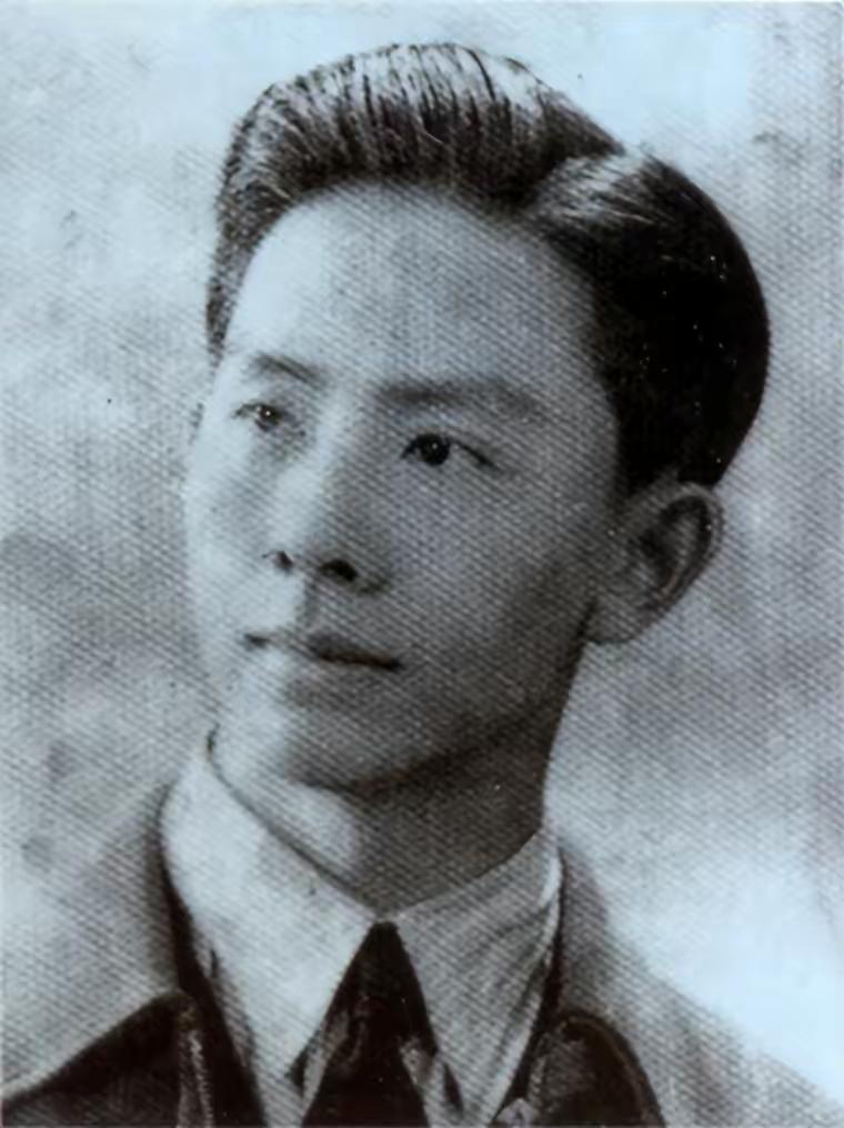 1948年，地下党盛超群被特务抓捕，为了活命，他交出了一份12人的名单。然而，当