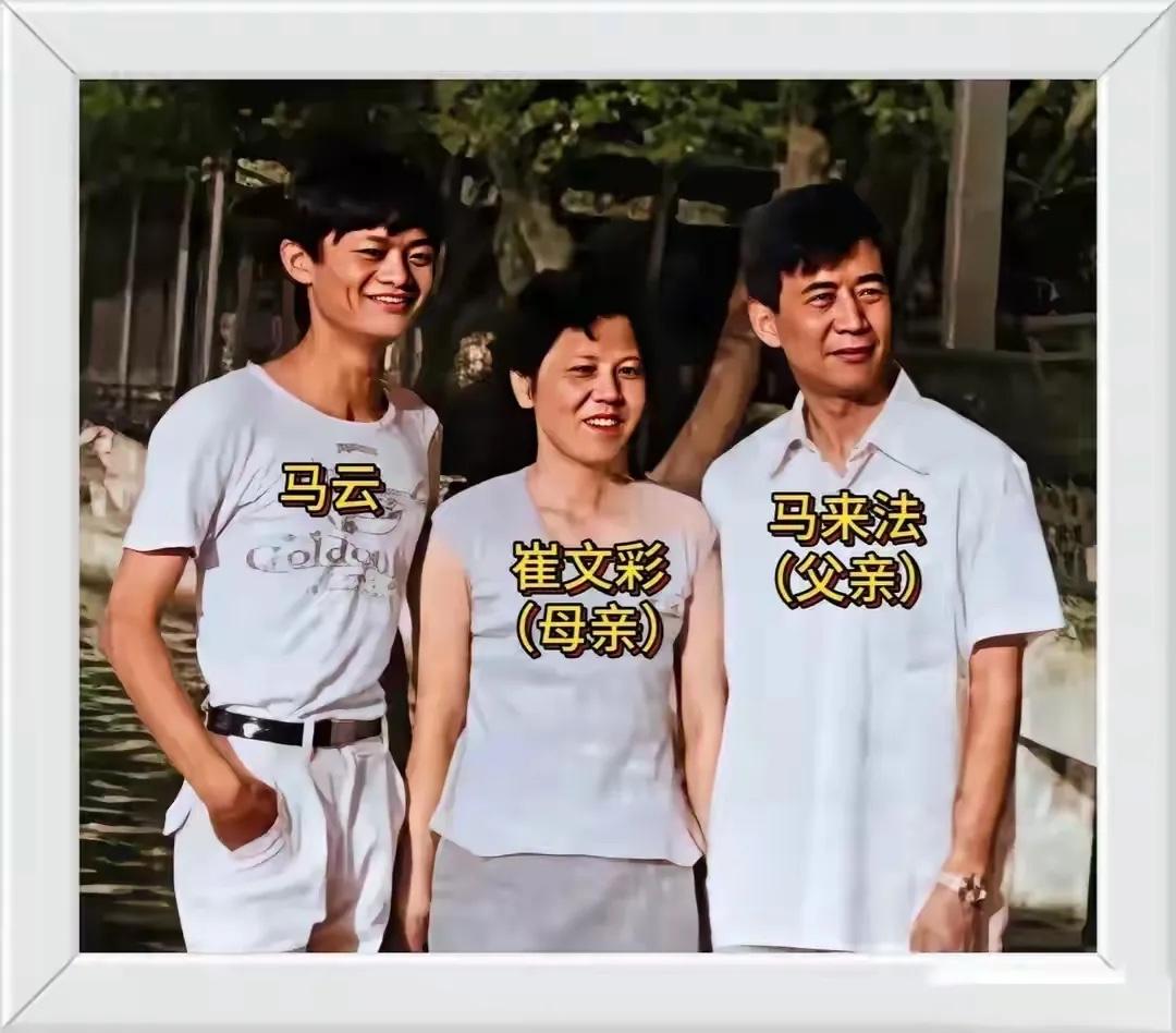 问题到底出在哪儿？有人说他是拾荒拾来的。

看耳朵，是亲生的没跑了。

干吧瘦的