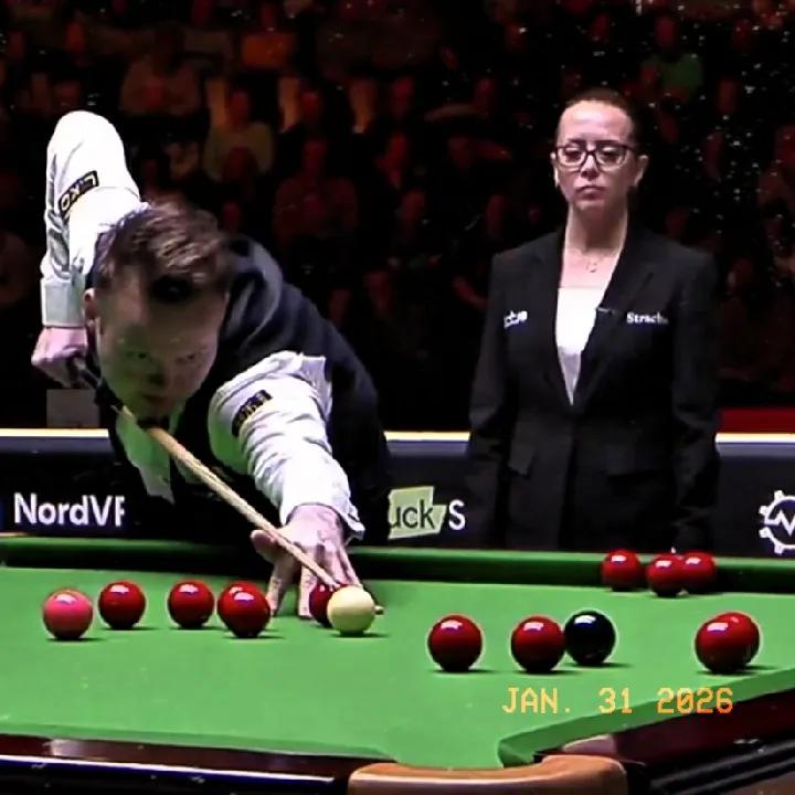 78一44，中场休息归来，墨菲又下一城，比分带到4-1领先。双方这局互有失误，关