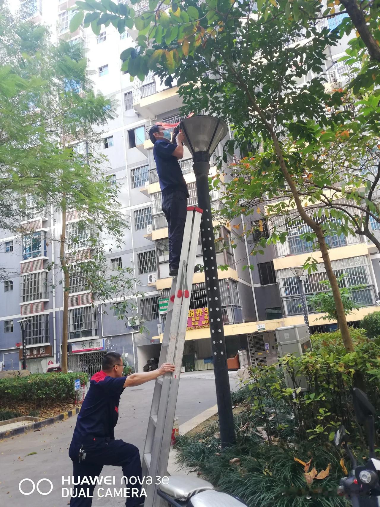 物业与业主：一场“爱恨交织”的喜剧

在这个世界上，有一种关系，既像夫妻又像冤家