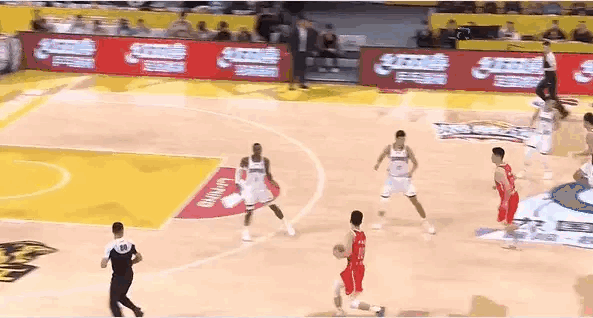 胡金秋真好啊，朱俊龙的喂球也愈发老练，广厦打停了山西。广厦男篮vs山西男篮cba