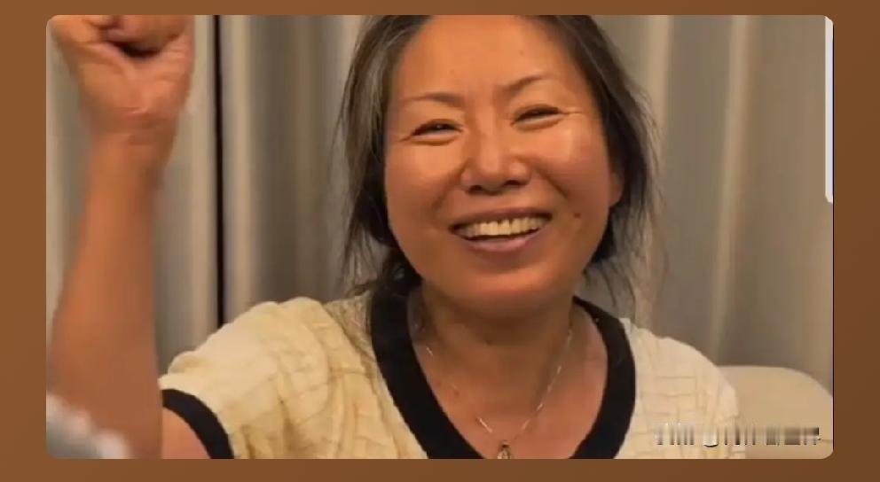 成都紫雅妈妈终于笑了[比心]
昨天，成都紫雅案件二审开庭，结果让紫雅妈妈非常开心
