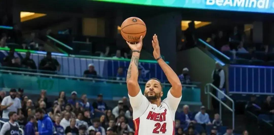 刚放话自己是“无球前五”，转头三分就砸出22.6%的命中率——诺曼·鲍威尔正在亲