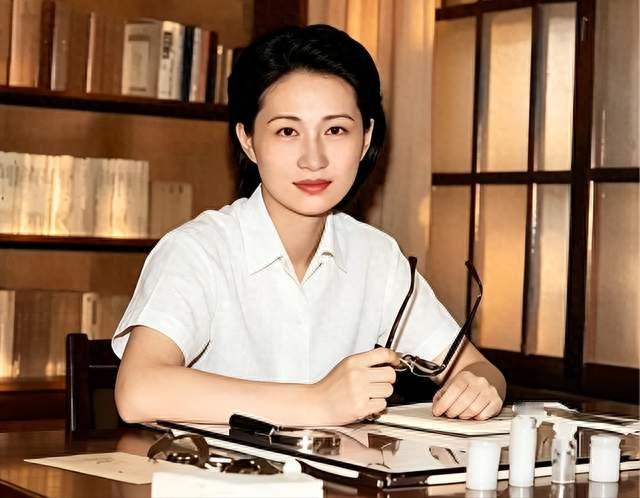 16岁私奔，36年无名分，她陪张学良幽禁半生，临终只留11个字