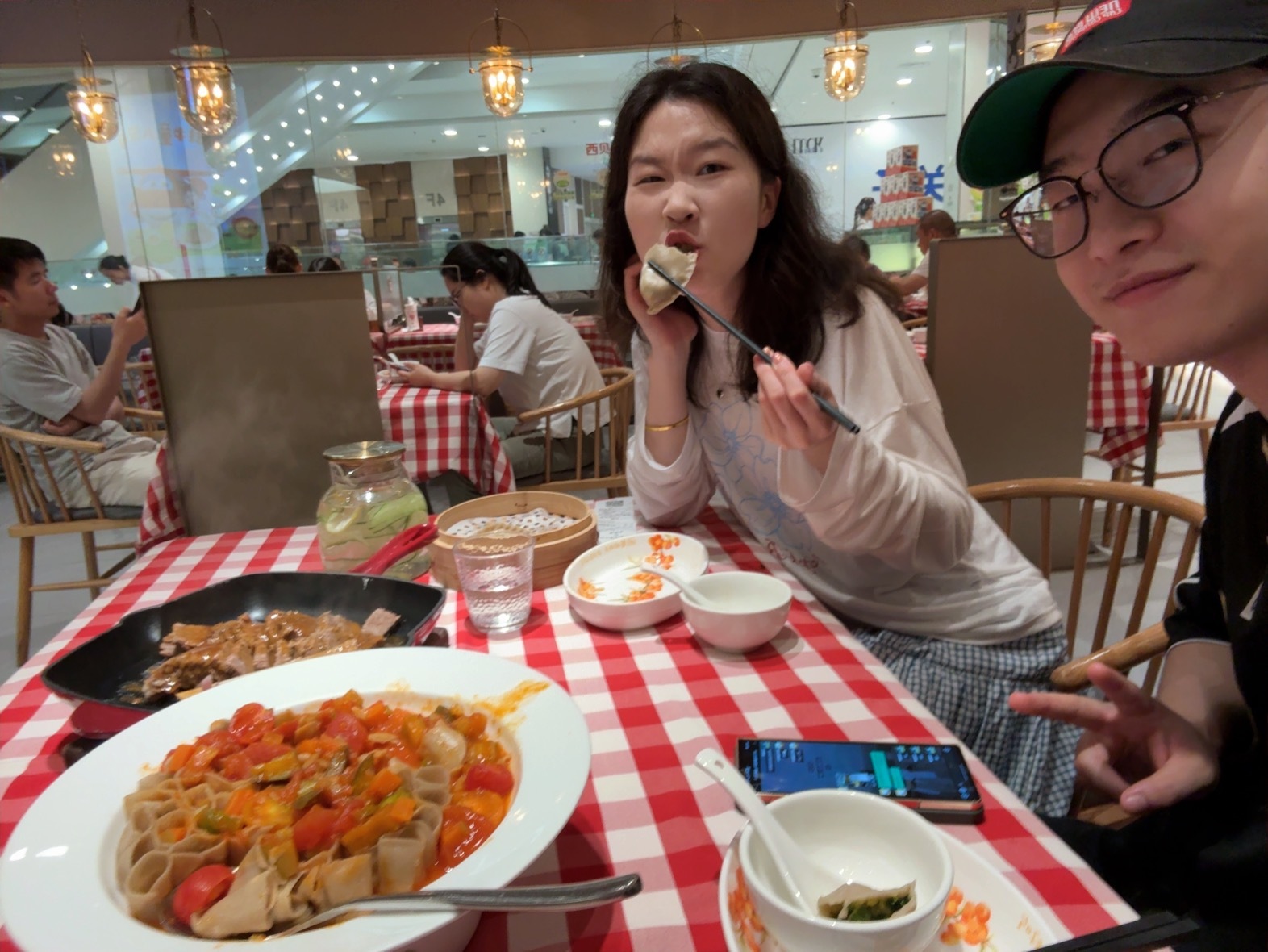 家人们今天晚上吃的西贝莜面村谁懂上大学的时候看到这个店一直叫他xiao面村