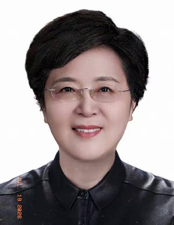 7月16日国务院一纸任免，
58岁的陈薇正式出任中国工程院副院长，全网都在喊实至