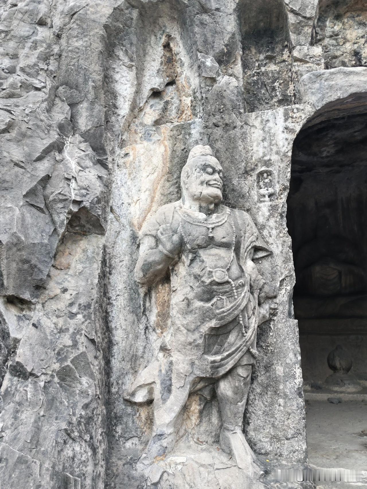 农历5月15日，龙门石窟是世界上造像最多、规模最大的石刻艺术宝库，被誉为“中国石