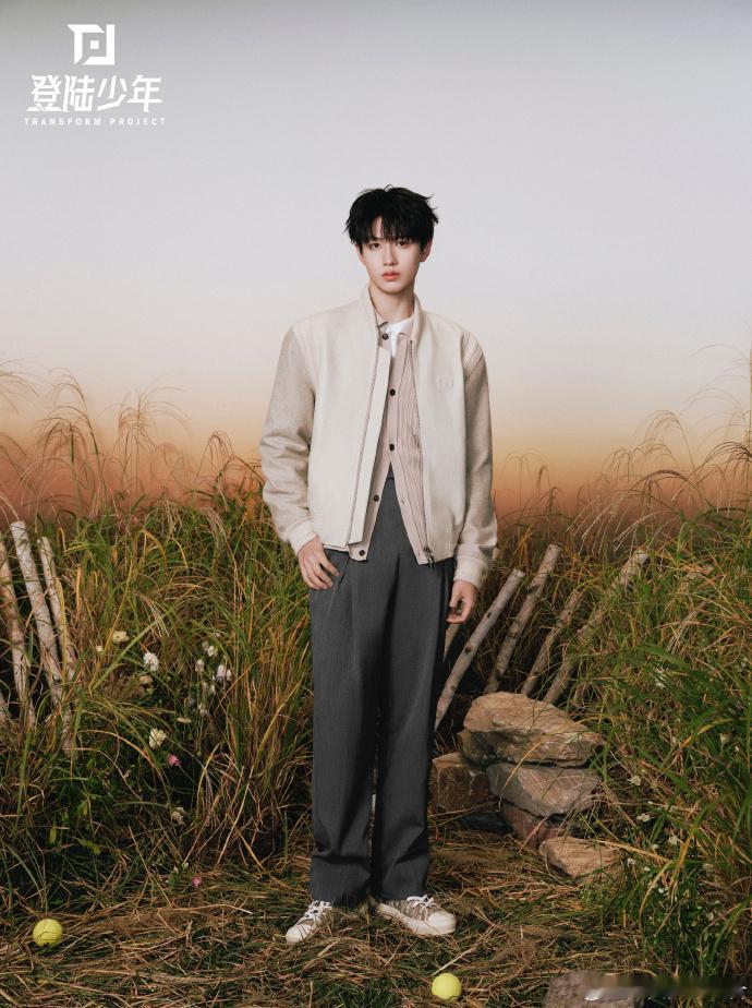 #登陆少年组合出发图##登陆少年出发公式照# 登陆少年组合的出发图让人惊艳不已。