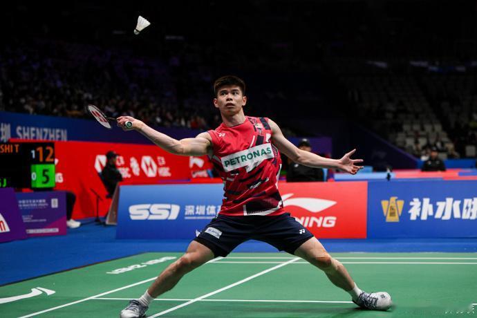 第一场混双比赛中，马来西亚队陈堂杰/杜依蔚2-0击败日本的临时组合绿川大辉/五十