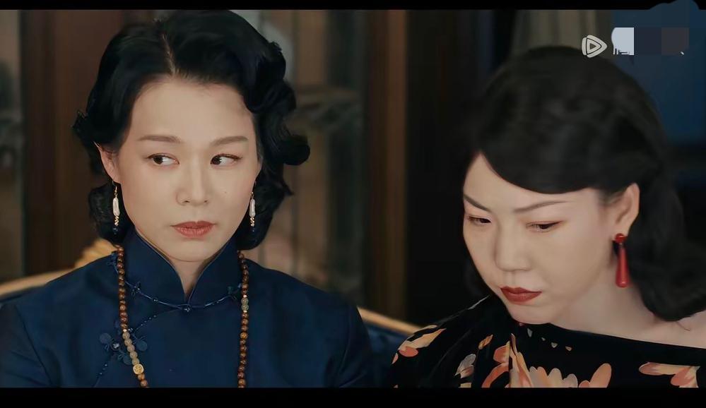 无意间瞅了眼《这一秒过火》，真是惊掉下巴。

1979年的胡杏儿演母亲，1992