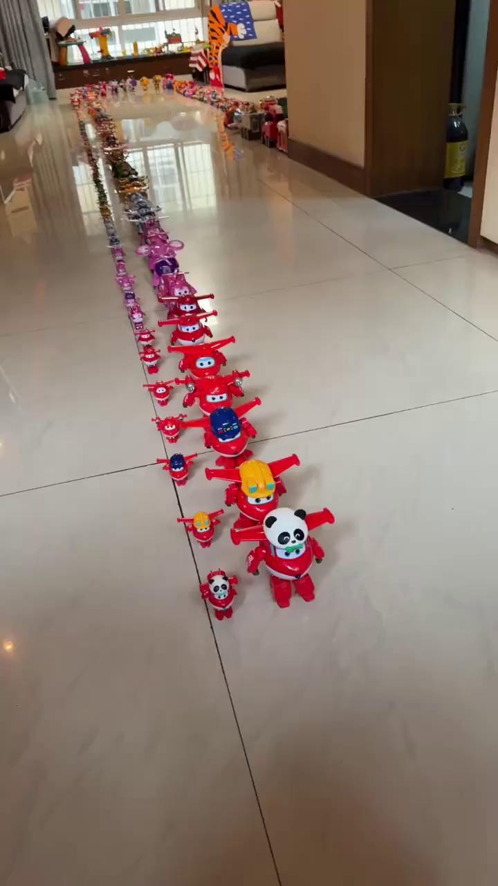 分列式开始，正步走。