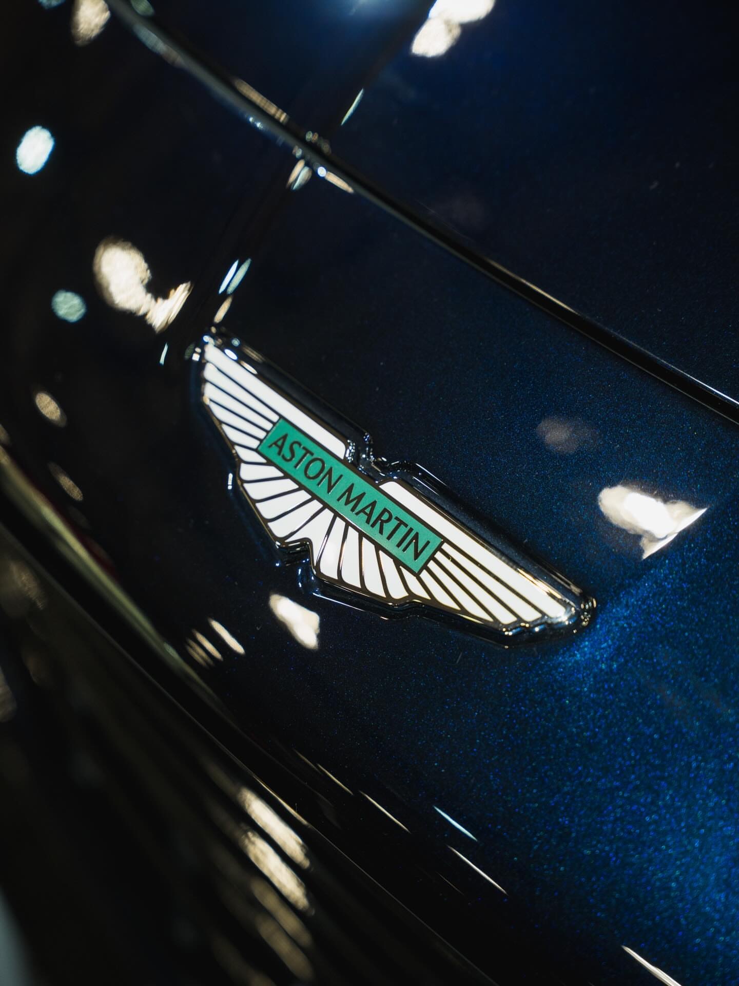 Car时尚  超稀有。敞篷版。不可触及。这辆1/3的Vanquish Volan