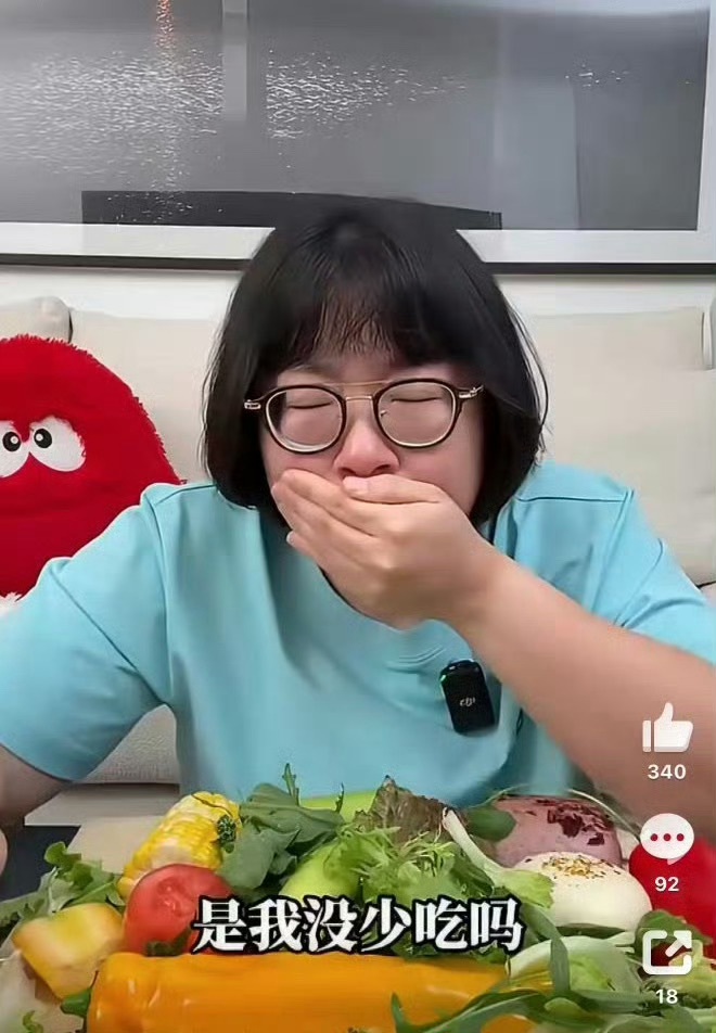 颜如晶一年减重2.9斤在科技横行的时代，还有颜如晶这样的老艺术家在坚持手搓！而且