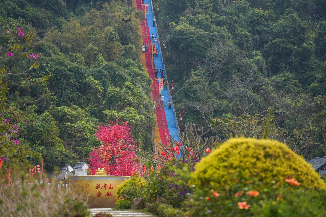 我建议各位在年底进行登高许愿之旅，特别推荐福山胜境东莞观音山。正值观音山25周年