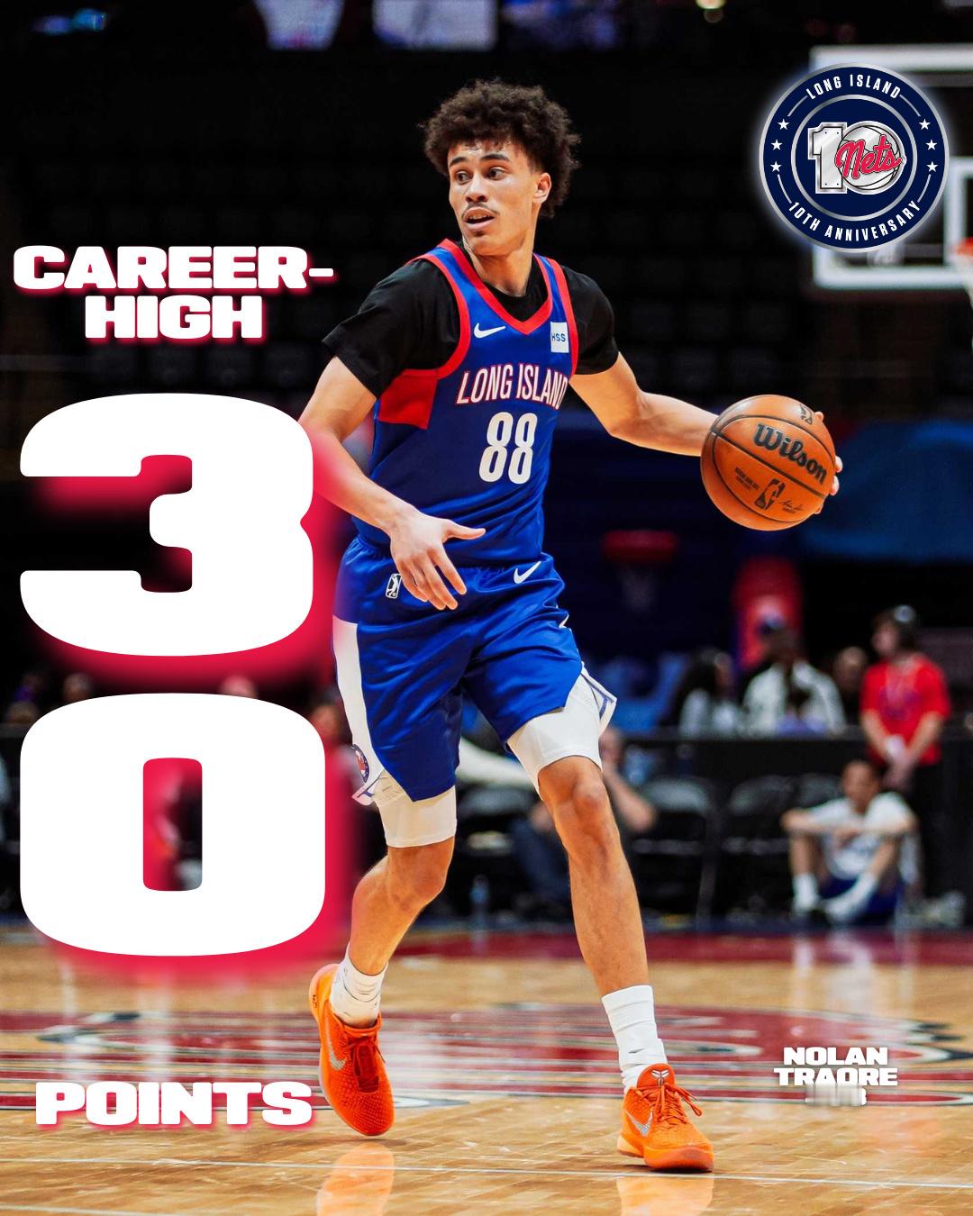 特劳雷今天在长岛拿到了第一个30+，30分4篮板6助攻2失误，13中10，三分5