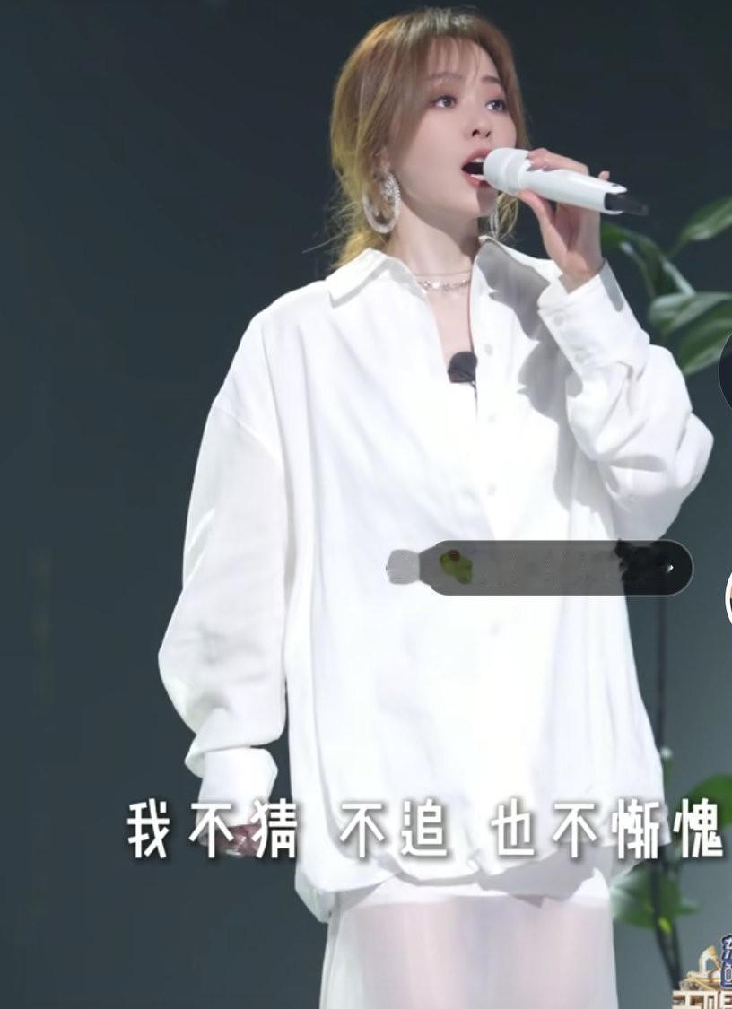 张靓颖认真搞事业真的是太棒了啊，自从离开了那个男人，事业真的是风生水起啊！真的是
