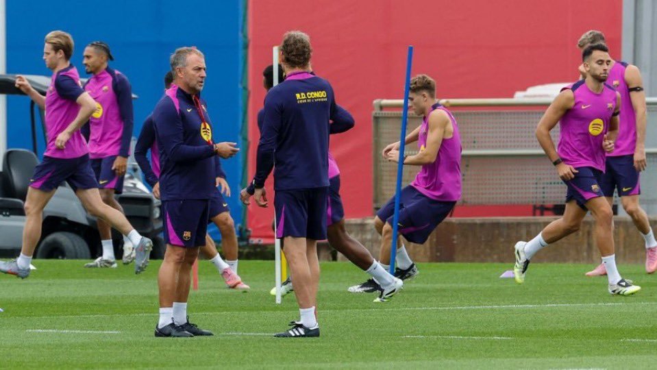 每体：今天训练开始前，弗里克与球员们谈了一个小时。他告诉他们，现在是时候做出回应