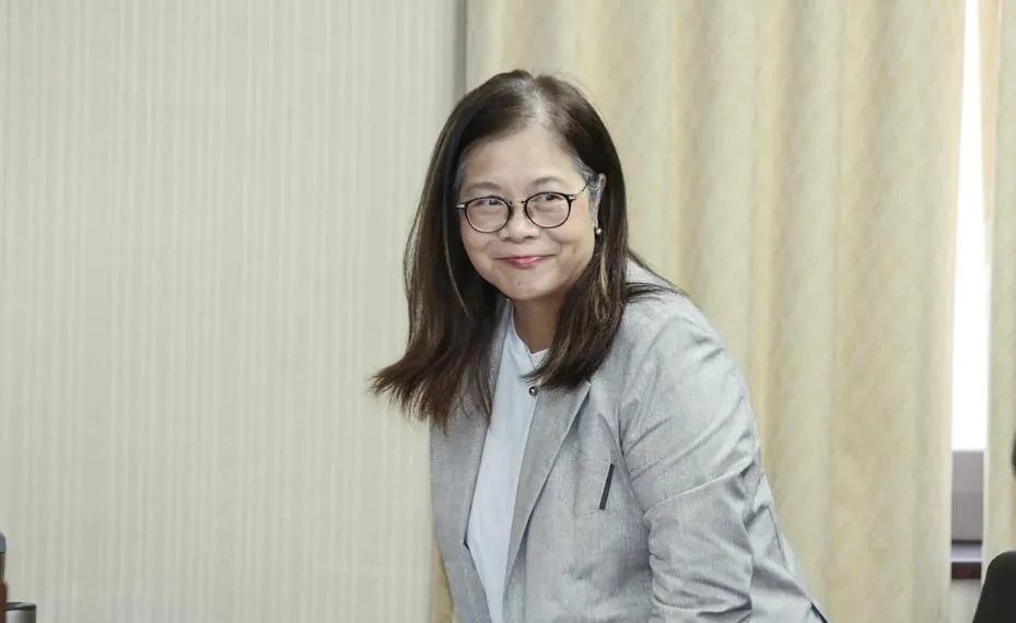 台湾地区海委会主委管碧玲今天（6月7日）叫嚣：“中国在台湾东部海域不享有任何主权