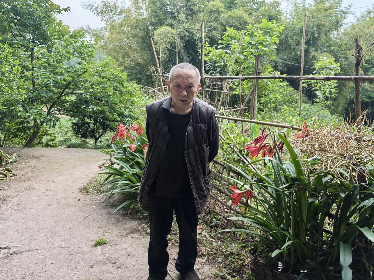 今天是我爸的生日，我家五个人就有三个是农历三月生的，导致我家这个月生活开支有些超
