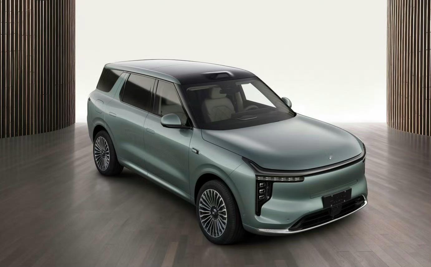 果然，跟我猜测一样，智己LS8来了，之前只是听到风声，没想到智己节奏很快，保密性