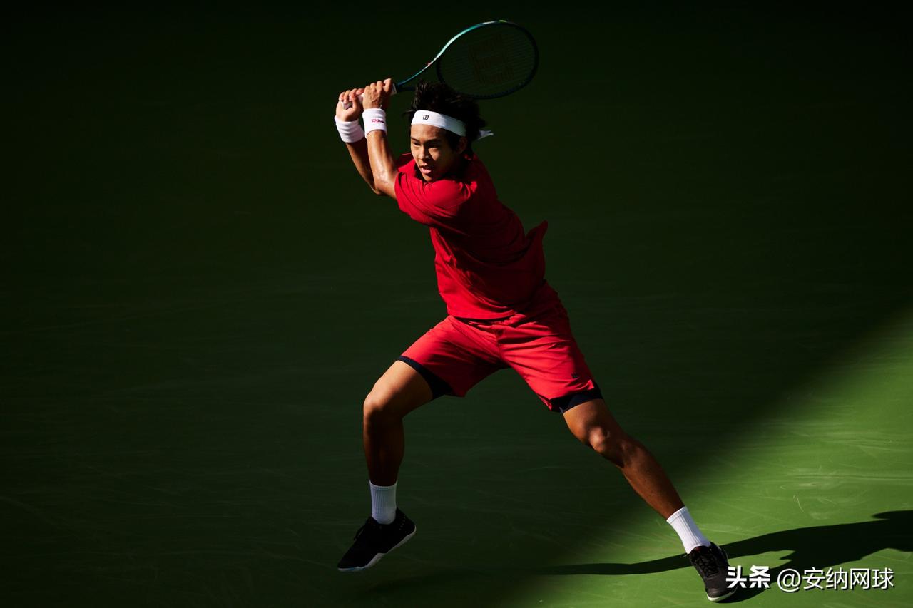 🇨🇳周意输了 怒砸球拍
♦ATP CH50🇯🇵宫崎 男单第二轮
周意[4