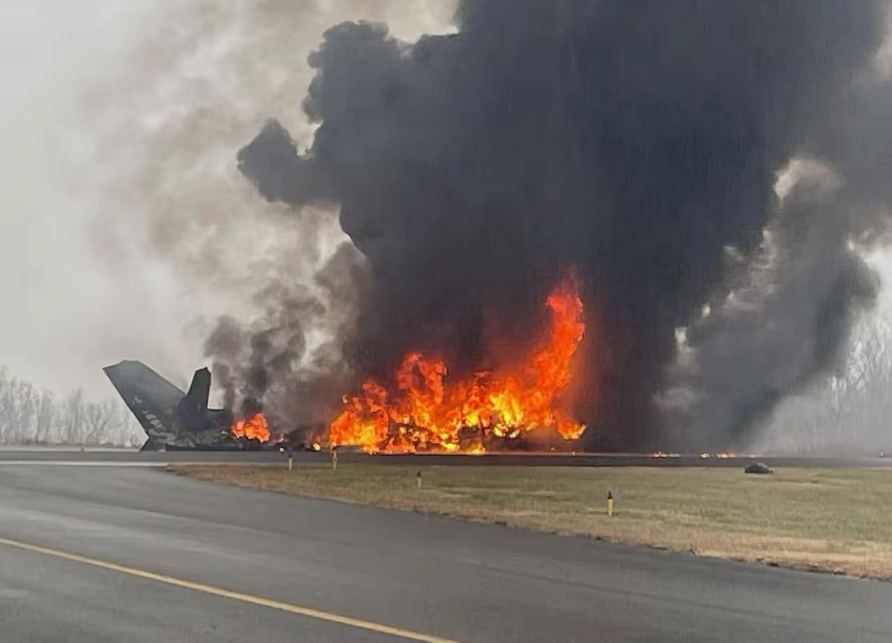 一商用飞机坠毁，机上7人全部遇难！疑似发生突发状况。据媒体报道，12月18日，美