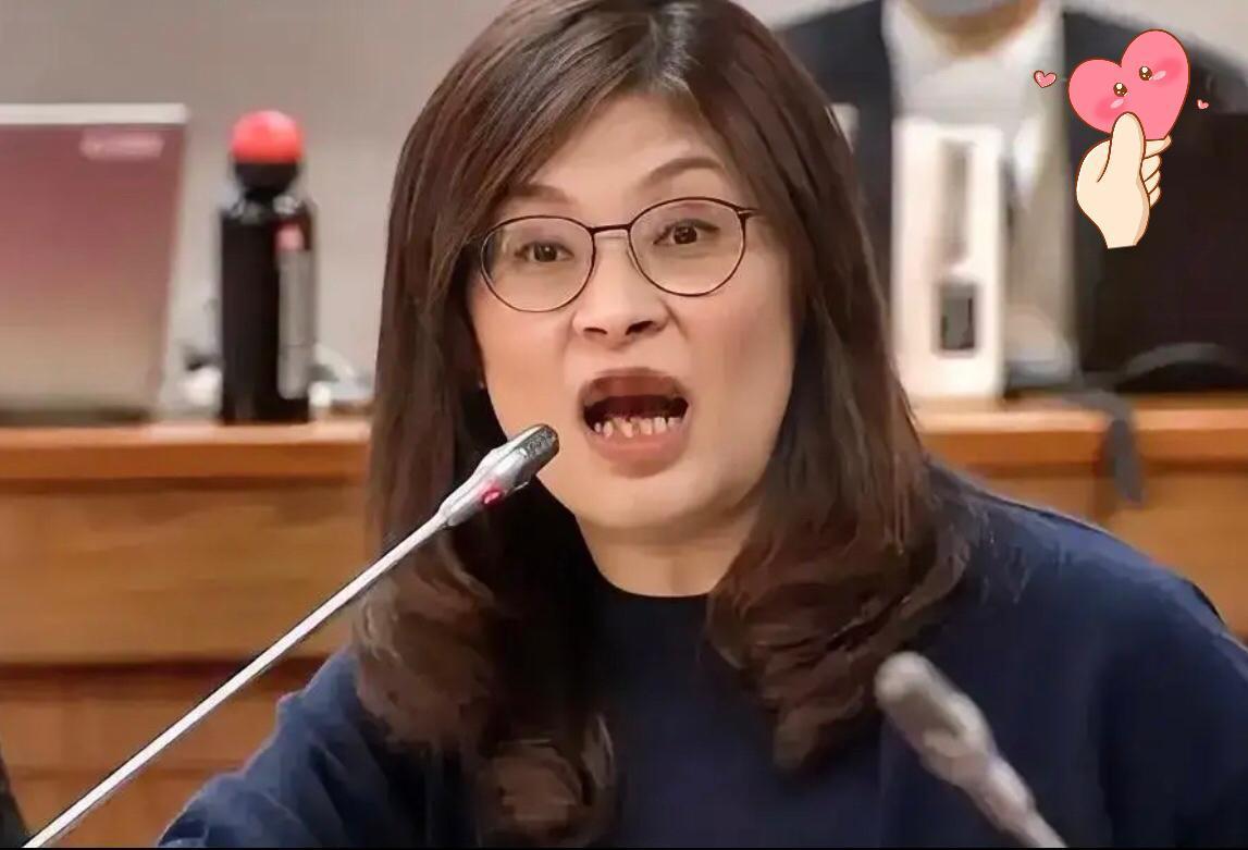 郑丽文当选是场戏？绿蓝合谋当"情绪盾牌"，把民愤稀释成温水煮青蛙！表面蓝绿互撕，