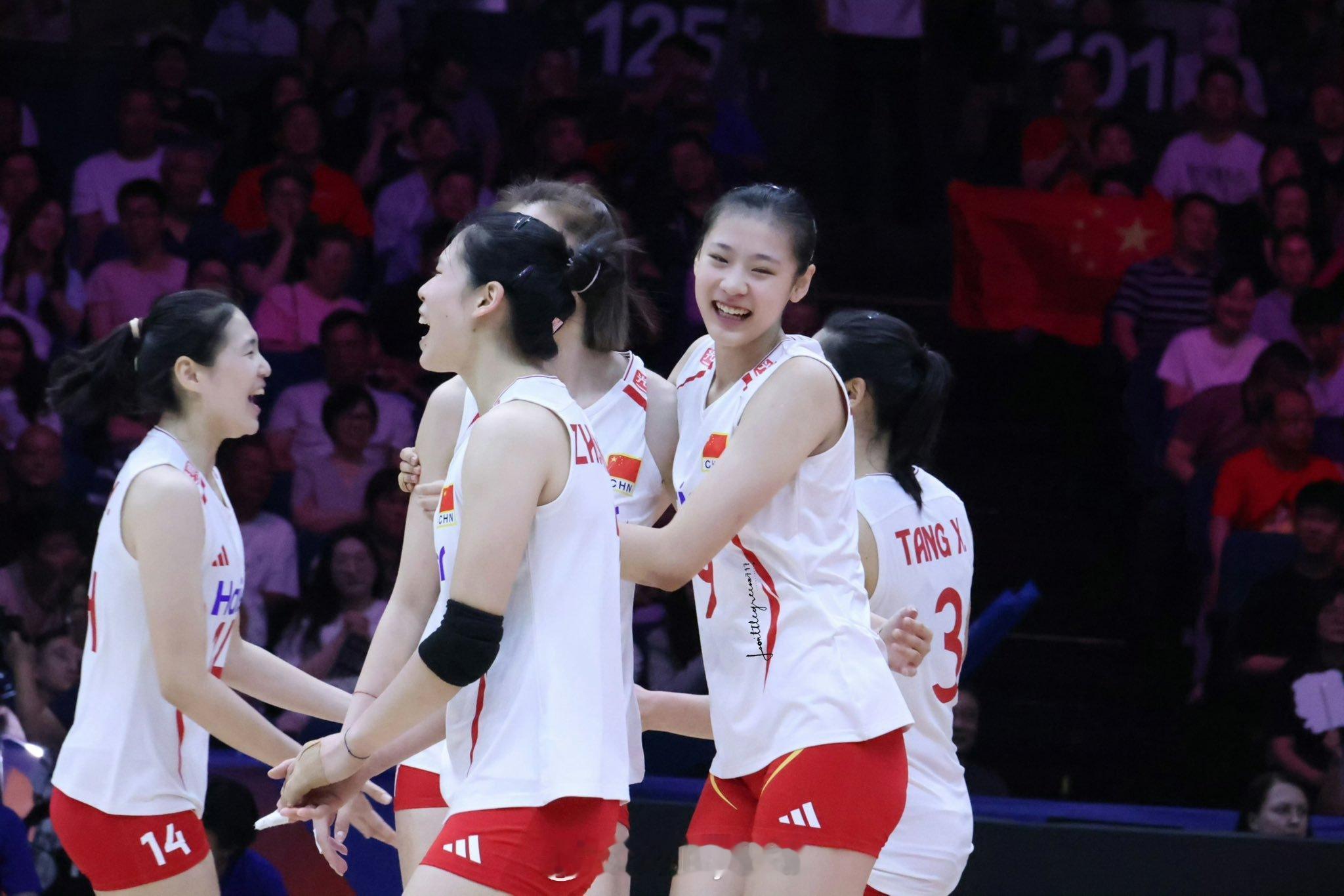 技术统计｜中国女排1-0塞尔维亚女排（25-21）庄宇珊7分，12扣6中，1失误