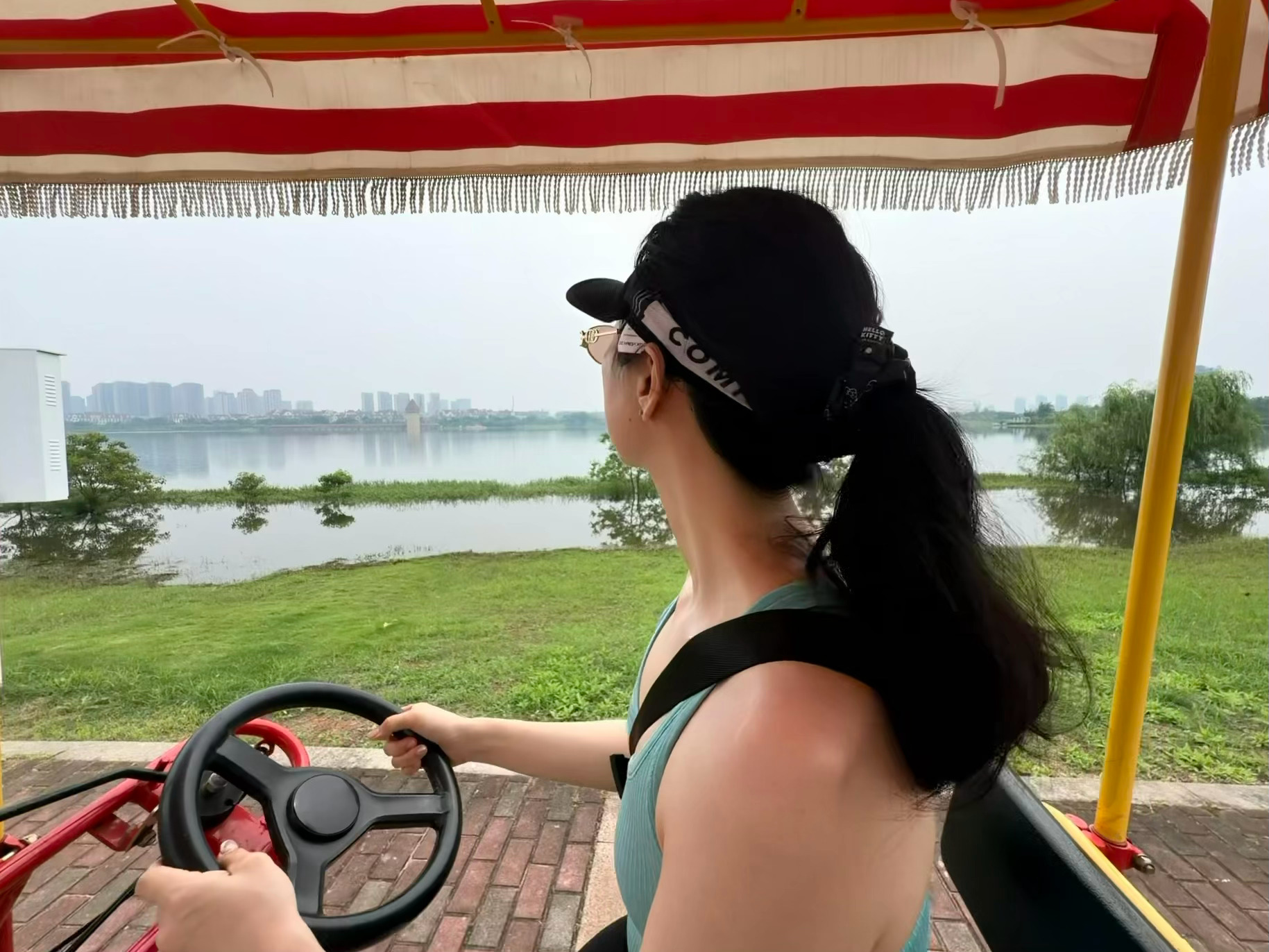 骑了两小时车，怒吃一大碗饭，嘿嘿嘿。对象带我来的这家还不错，推荐鸭三件、大明虾，