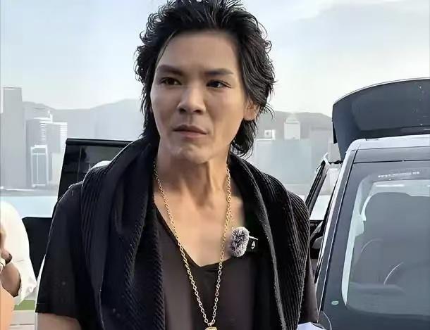 炸裂！向佐也被逼急了，怒骂向太：你是要逼我营业吗？

向佐评论区劝架的人更绝，一