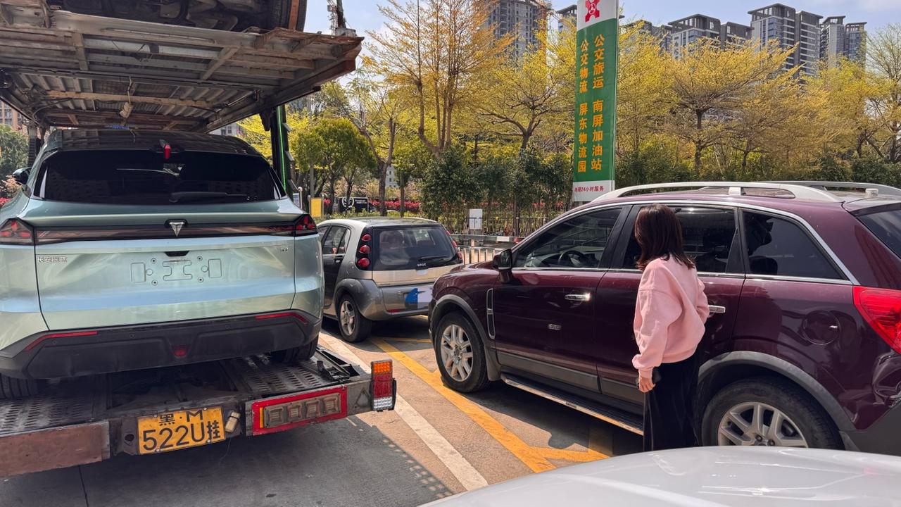 高中时代的Dream Car
虽然不是满血版本的Brabus
但能买到它，已经是