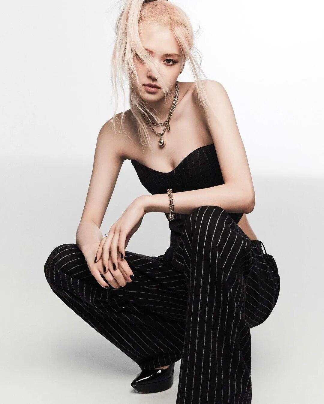 我个人觉得朴彩英 Rosé 是当之无愧的活着的传奇。
我预测她可以在2026年格
