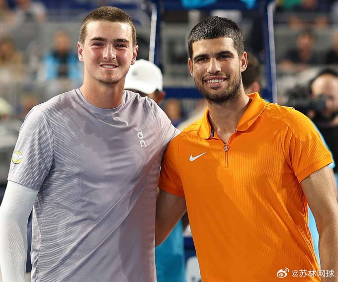 明天上午，阿尔卡拉斯和丰塞卡将在迈阿密大师赛第二轮对决。他们有史以来的第一次巡回