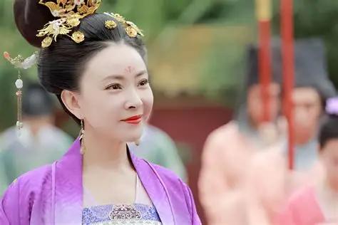 1097年冬夜，77岁的北宋宰相苏颂被一股暖流加尿骚味呛醒。45年后，那个把他被