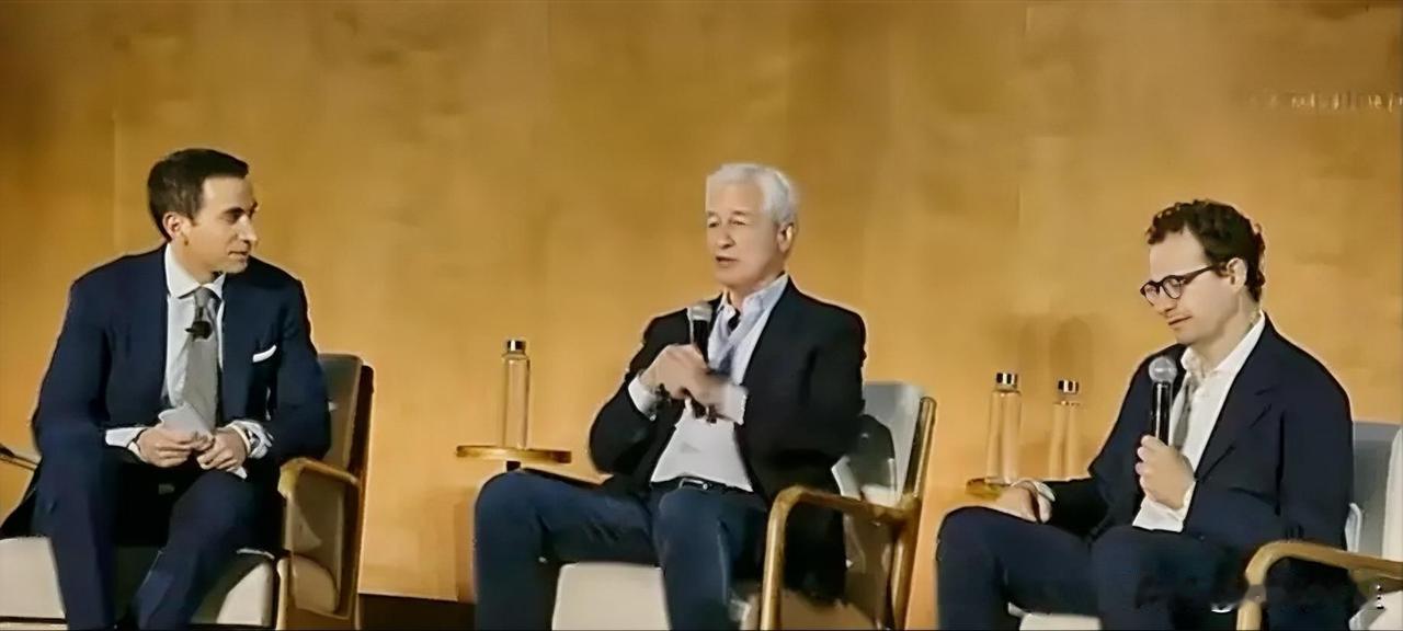 摩根大通CEO戴蒙表示，AI技术值得未来一年可能高达万亿美元的投资，虽然会有赢家