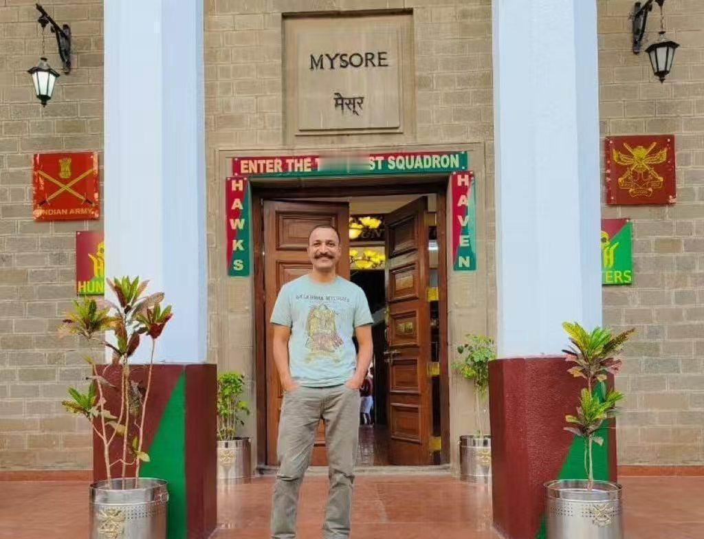 阿联酋迪拜航展LCA光辉战机坠机飞行员-印度空军中校纳梅什·西亚尔，这一家人一看