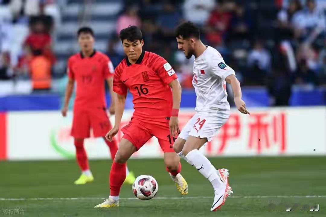 对韦世豪说一下，不论在成都是自替补也好，你替补就是补窟窿补漏洞的，希望你是一块万