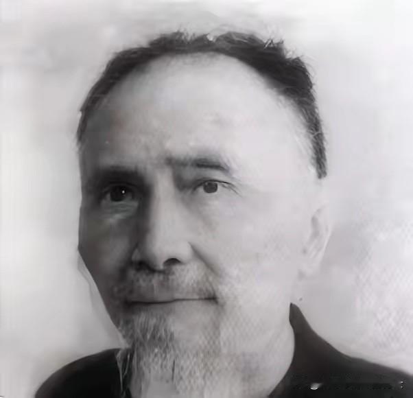1935年，66岁的孙中山贴身保镖被日本人囚禁，特务端来断头饭，谁料他啃完鸡腿偷