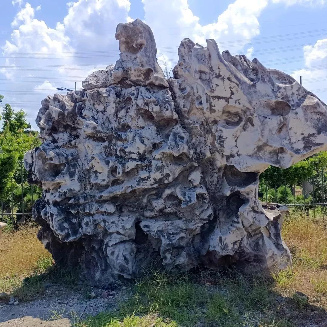 大自然鬼斧神工，奇石矗立公园中奇形奇石 奇石情景 奇石舘 奇石山水景观 奇石异境