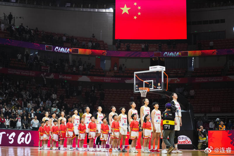 赛会第四场比赛，中国女篮跳球之后乳酸风暴比前几天来的很早。双方对这场比赛的结果都