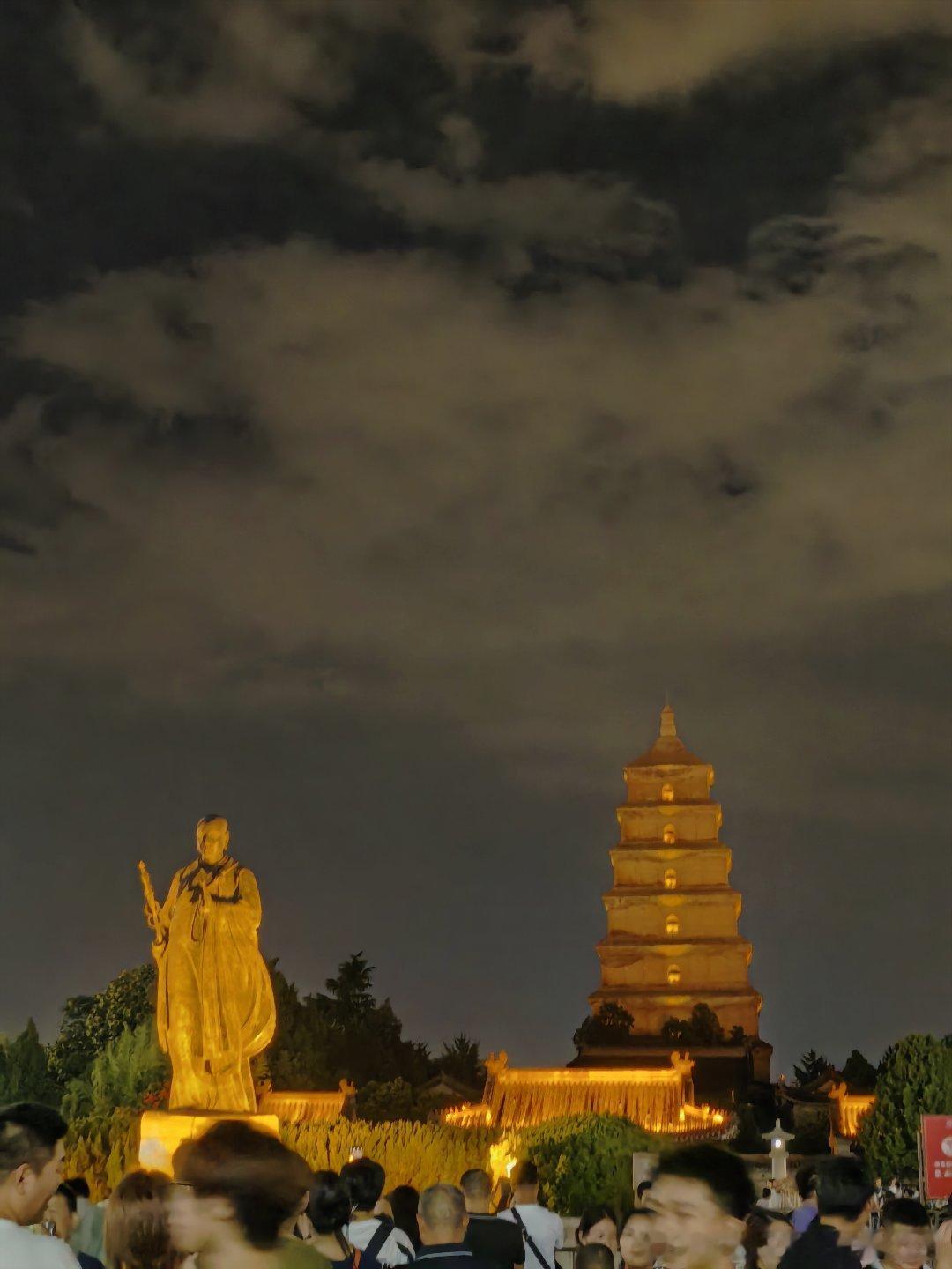 这个投影拍照挺有创新的。其他地区可以学习。拍照10元！ 西安