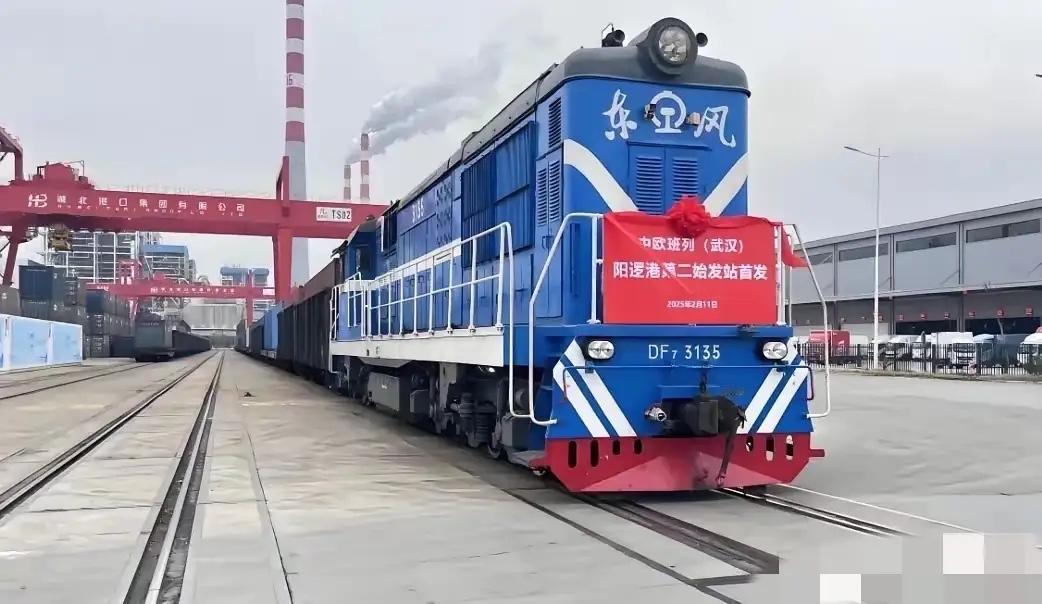 世上没有后悔药，波兰如今想向中方低头也晚了！就在今天，全球首条中欧北极集装箱快航