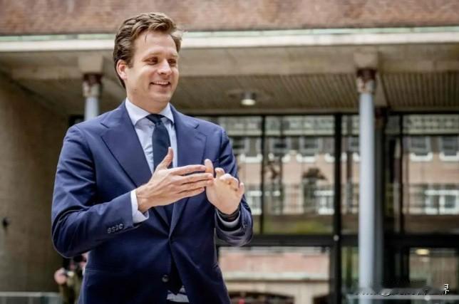 中方拟向荷兰索赔80亿美元！安世总部暗度陈仓搞小动作，彻底激怒北京
 
闻泰董事