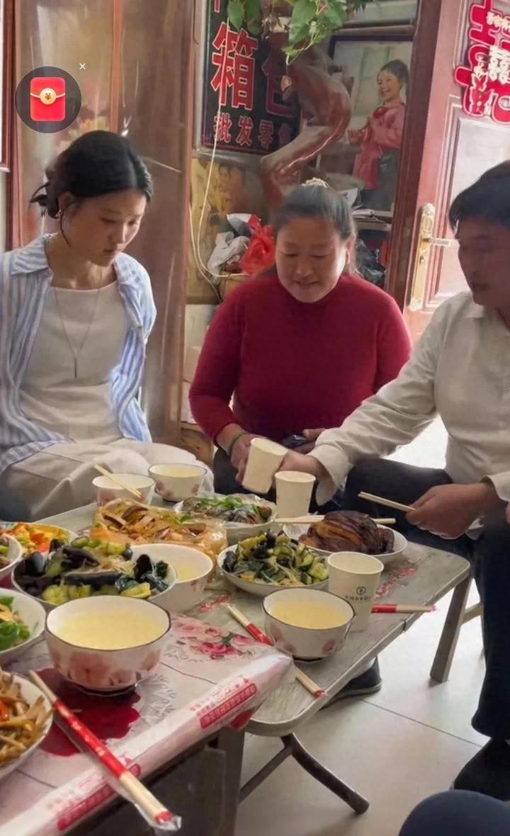 大衣哥：“不是因为我优秀，而是因为年轻人优秀才喜欢我一个普通的人。”这是哲学家说