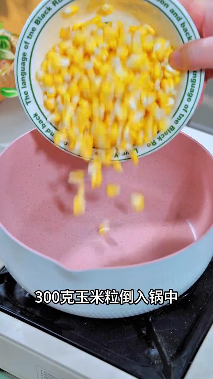 玉米雪糕。
我万万没想到闺蜜就靠去学校门口卖这个玉米雪糕，一学期就让父母搬进了新