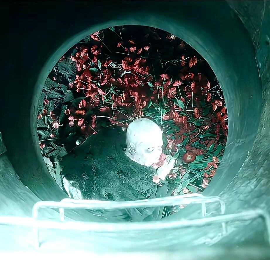 易烊千玺拍《狂野时代》，没靠流量撑场子，直接把自己扔进心理深渊。
提前两个月找心