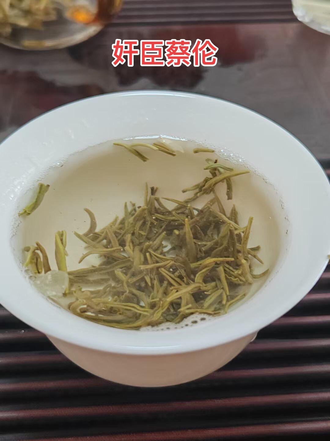 一提到蔡伦，很多朋友就会想起是他改进的造纸术。咱们绝大部分教材往往只说...